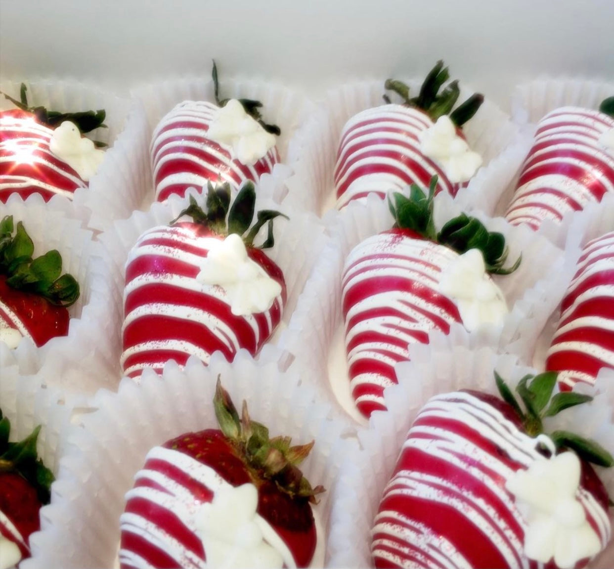 Themed Chocolate-Covered Strawberries (1dz)